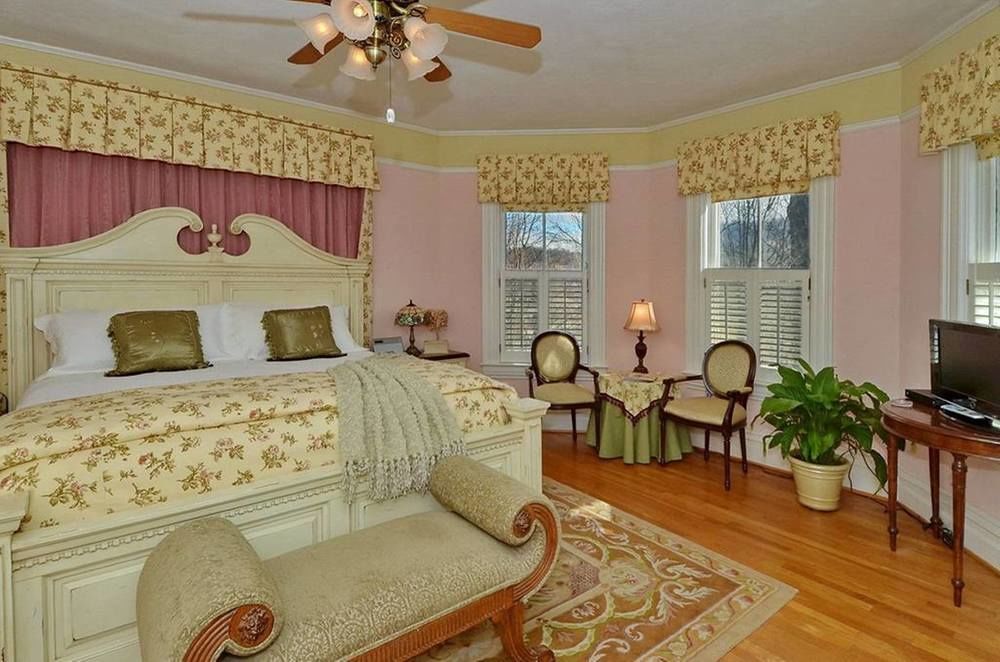 Oak Hill On Love Lane Bed And Breakfast Inn Waynesville Ngoại thất bức ảnh