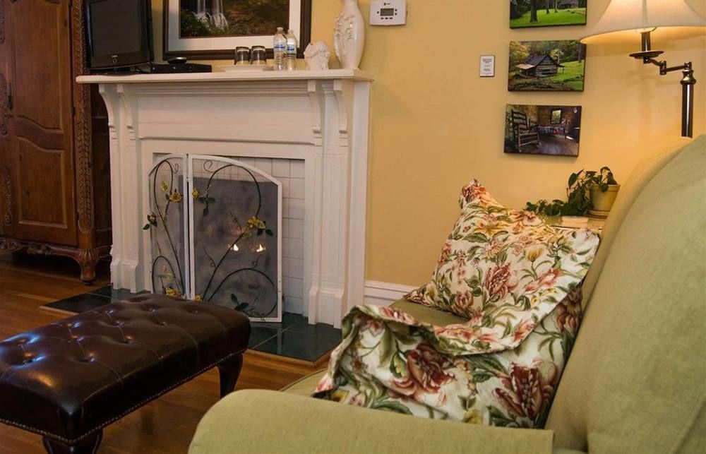 Oak Hill On Love Lane Bed And Breakfast Inn Waynesville Ngoại thất bức ảnh