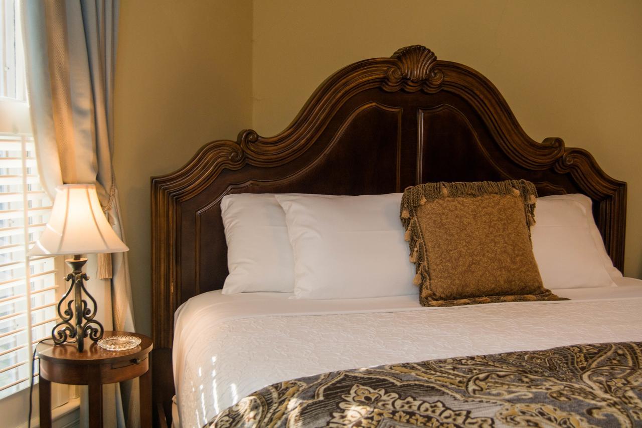 Oak Hill On Love Lane Bed And Breakfast Inn Waynesville Ngoại thất bức ảnh