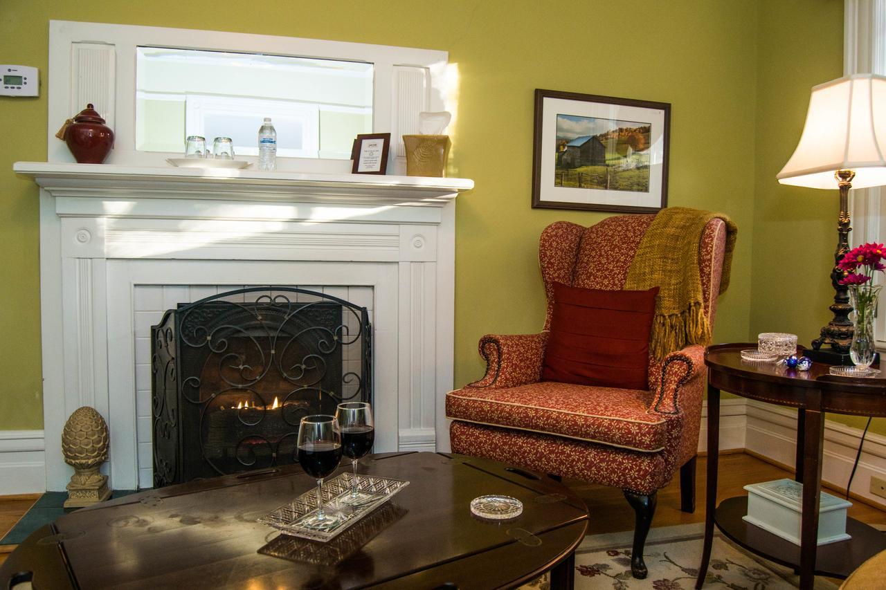 Oak Hill On Love Lane Bed And Breakfast Inn Waynesville Ngoại thất bức ảnh