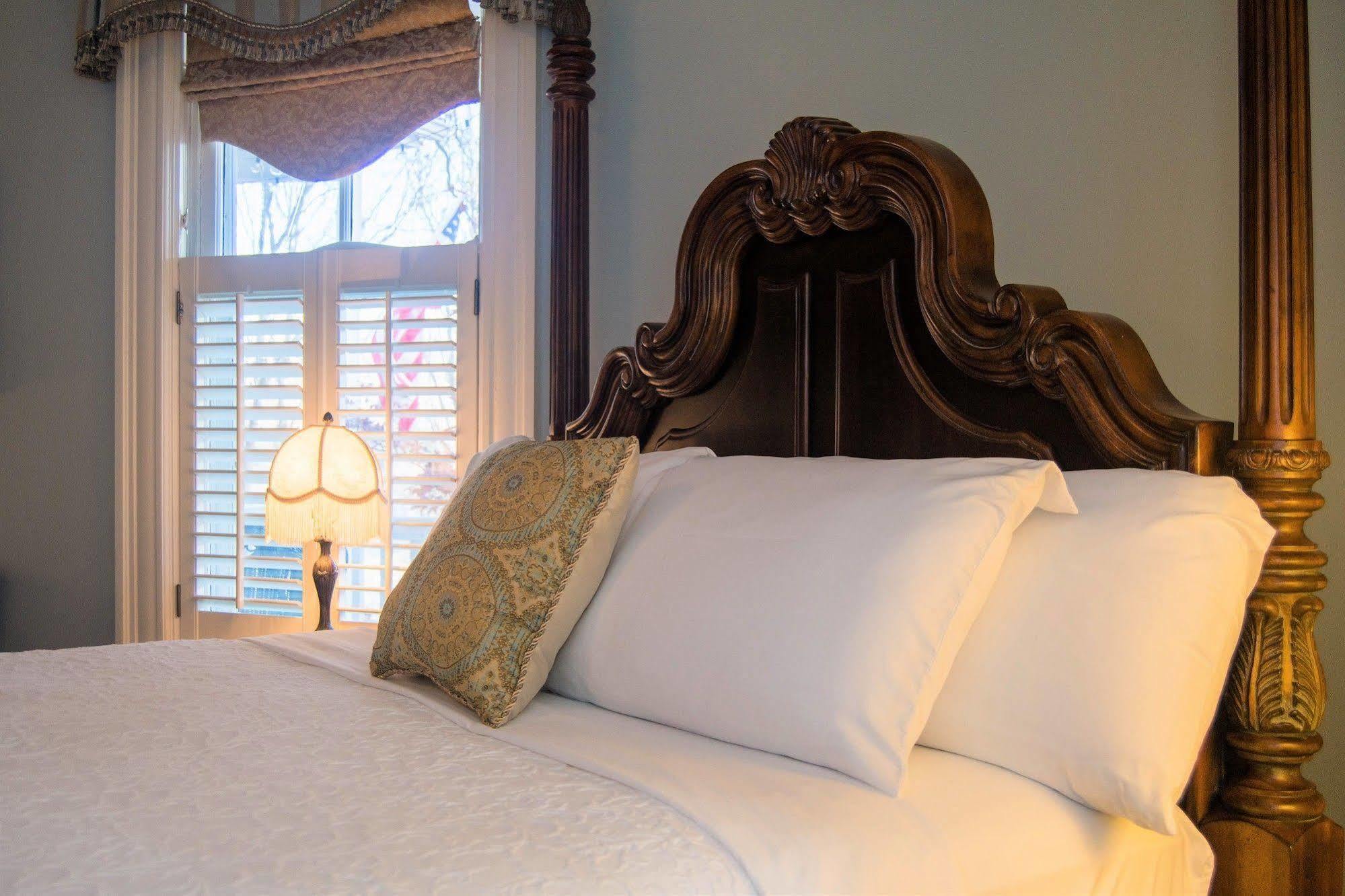 Oak Hill On Love Lane Bed And Breakfast Inn Waynesville Ngoại thất bức ảnh