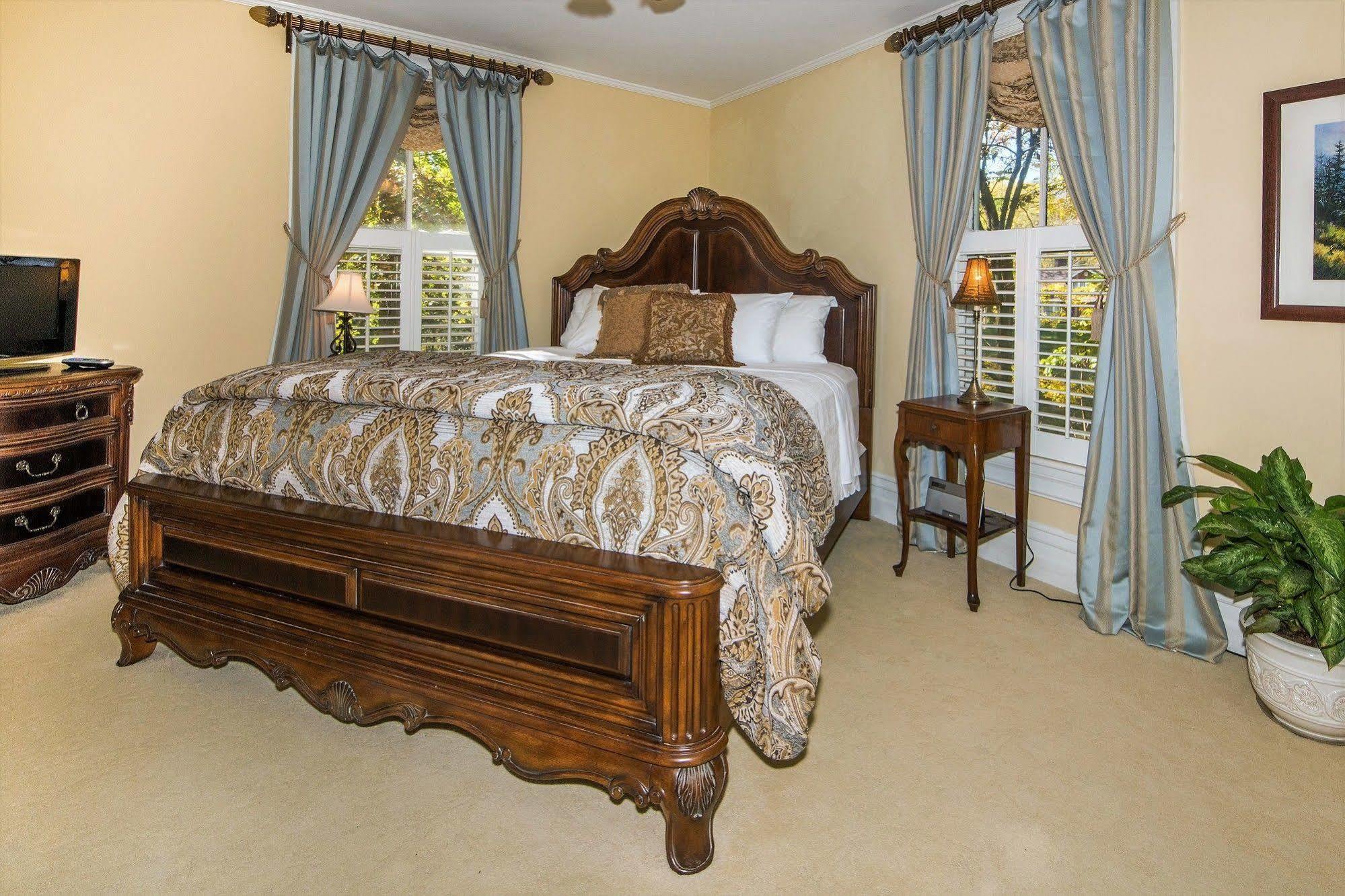 Oak Hill On Love Lane Bed And Breakfast Inn Waynesville Ngoại thất bức ảnh