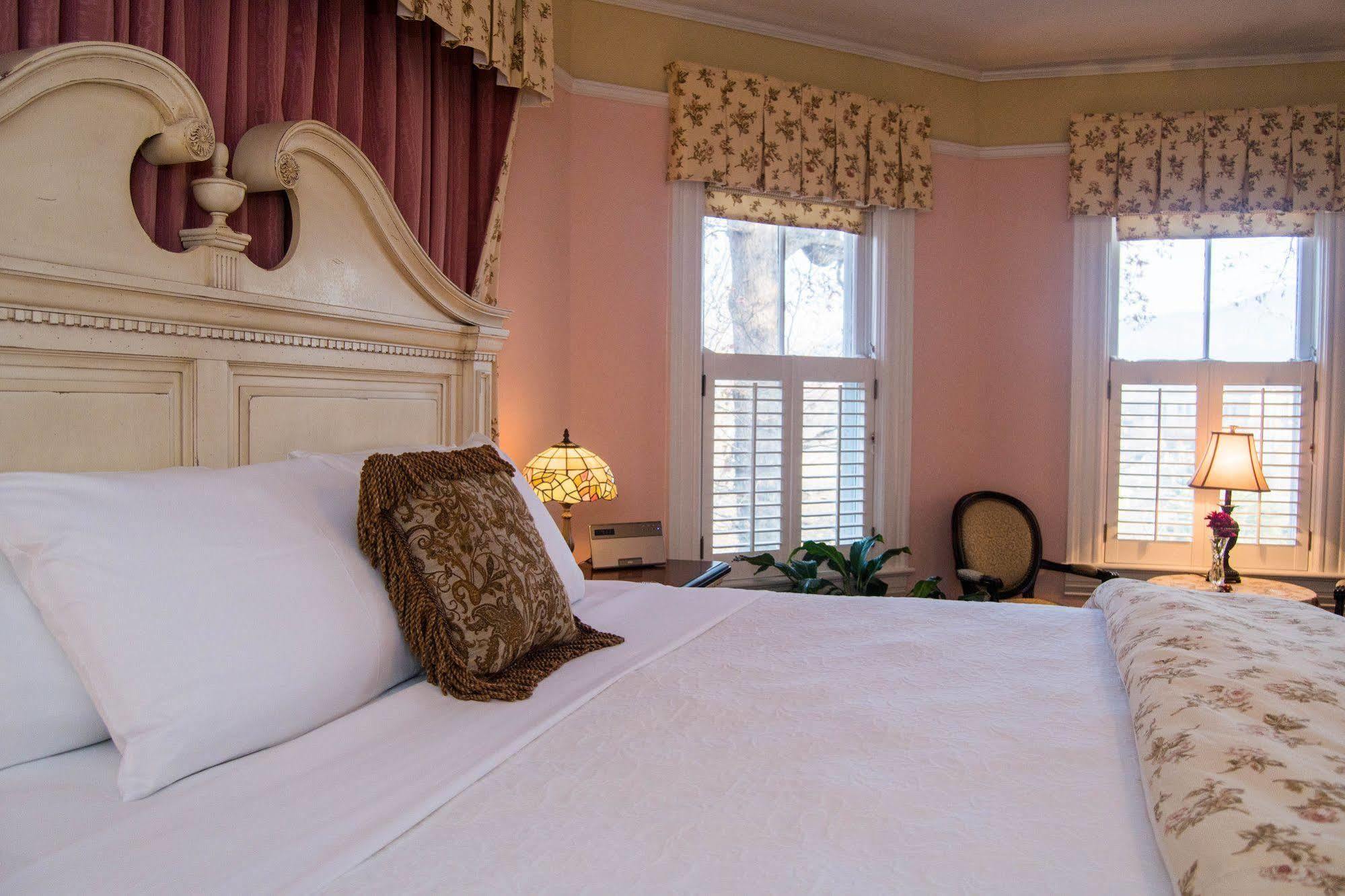 Oak Hill On Love Lane Bed And Breakfast Inn Waynesville Ngoại thất bức ảnh