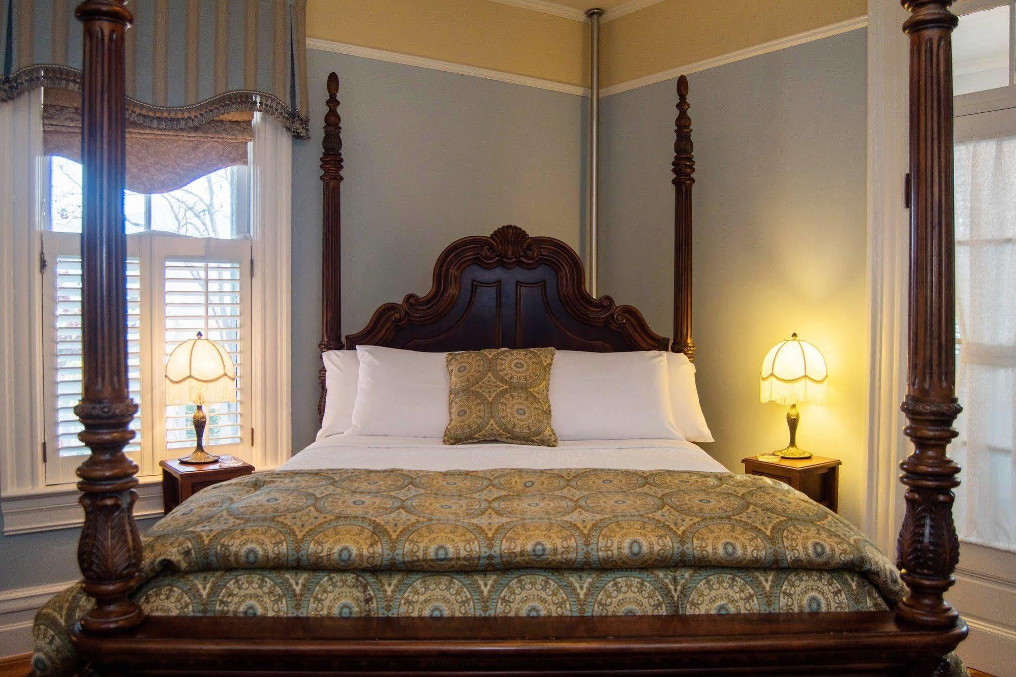 Oak Hill On Love Lane Bed And Breakfast Inn Waynesville Ngoại thất bức ảnh