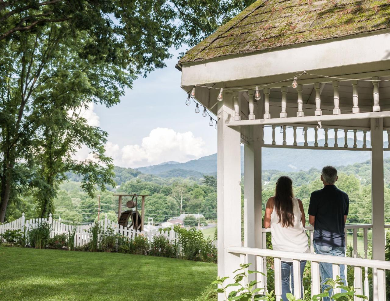 Oak Hill On Love Lane Bed And Breakfast Inn Waynesville Ngoại thất bức ảnh