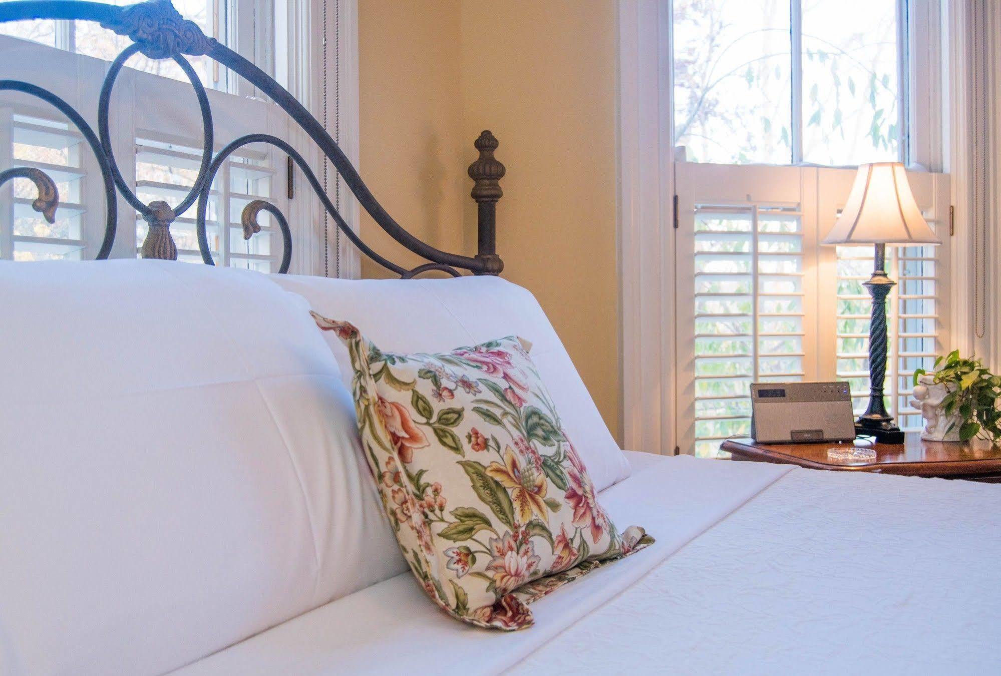 Oak Hill On Love Lane Bed And Breakfast Inn Waynesville Ngoại thất bức ảnh