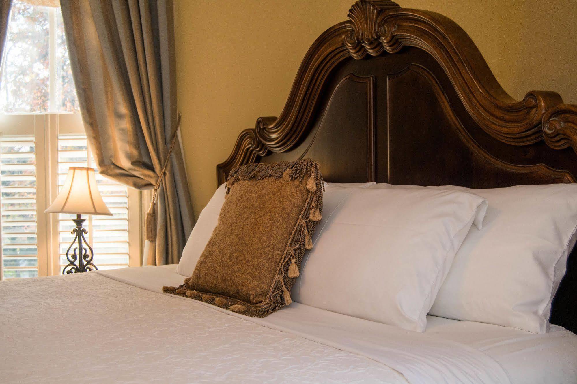 Oak Hill On Love Lane Bed And Breakfast Inn Waynesville Ngoại thất bức ảnh
