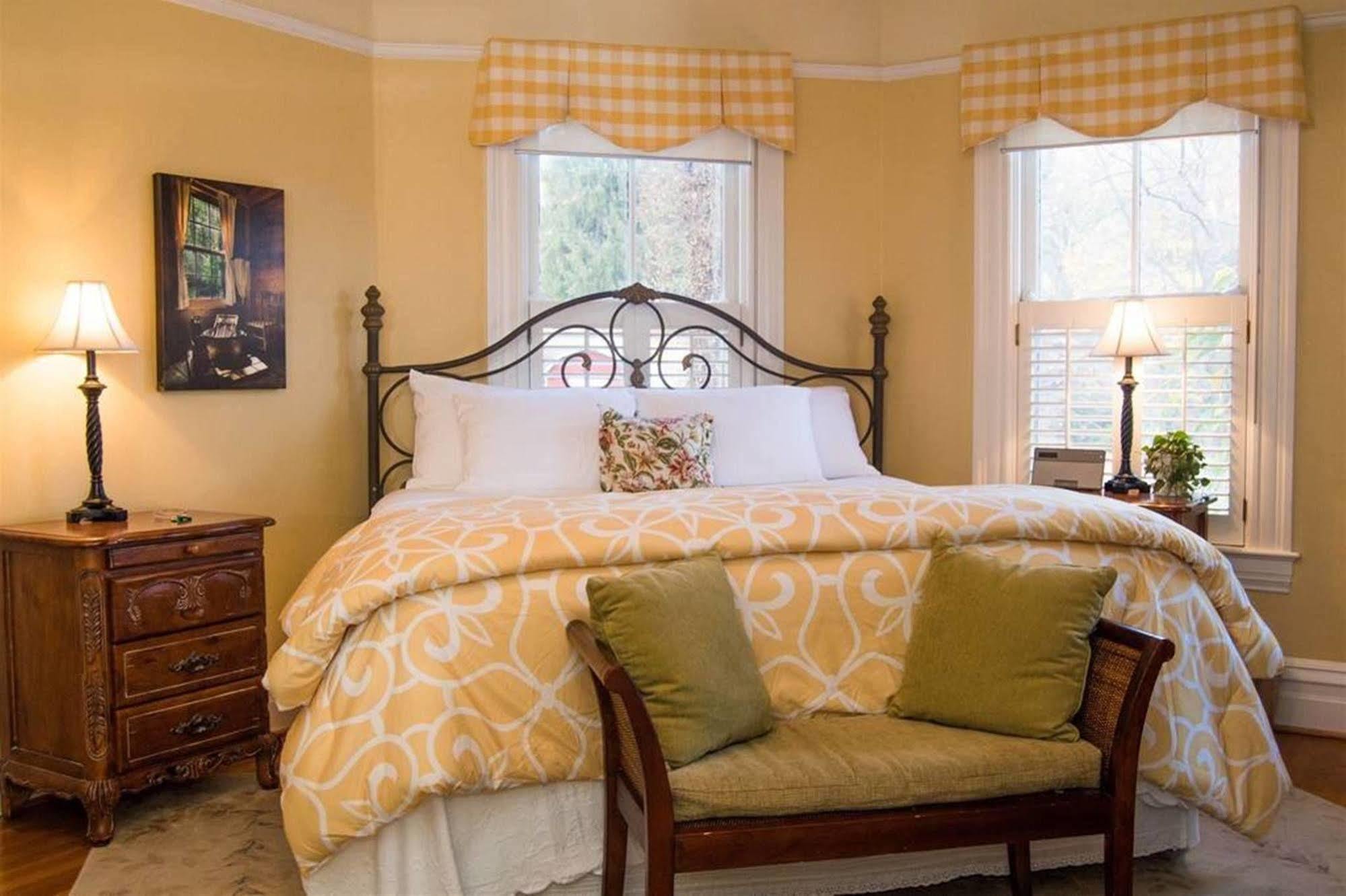 Oak Hill On Love Lane Bed And Breakfast Inn Waynesville Ngoại thất bức ảnh